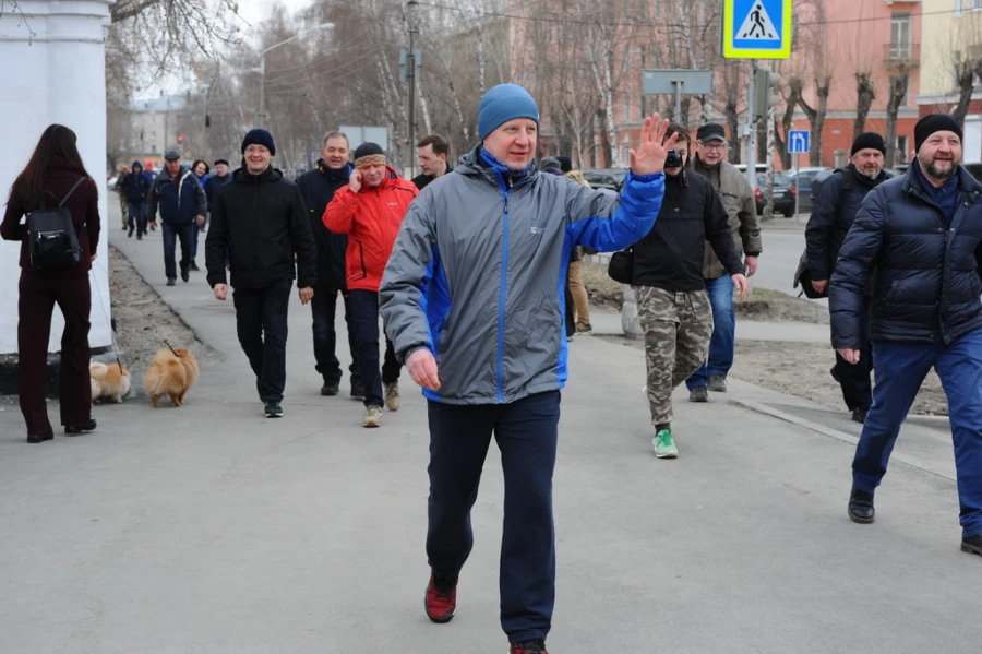 Субботник в Изумрудном парке с участием Виктора Томенко. 