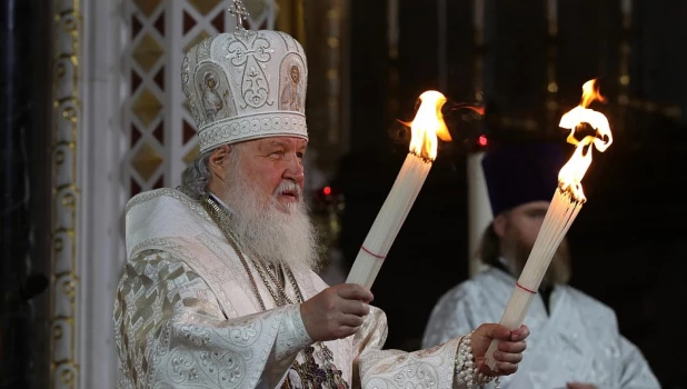 На пасхальном богослужении в храме Христа Спасителя.