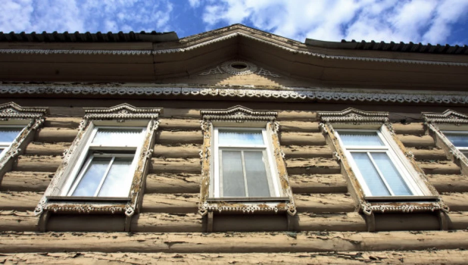 Дом на Интернациональная, 92 - близнец дома №90.