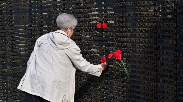 Возложение цветов на Мемориале Славы. 9 мая 2019 год.