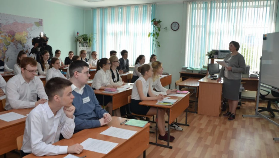 Барнаульские школьники смогут бесплатно посетить консультацию ЕГЭ по обществознанию 