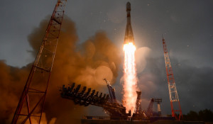 Пуск ракеты-носителя "Союз" со спутником "Глонасс-М".