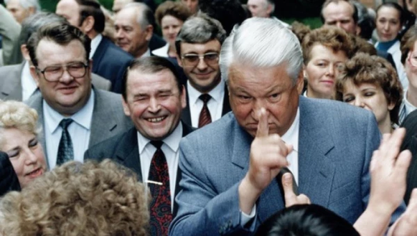 У Ельцина не было двух пальцев
