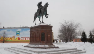 Памятник Петру I в Бийске.