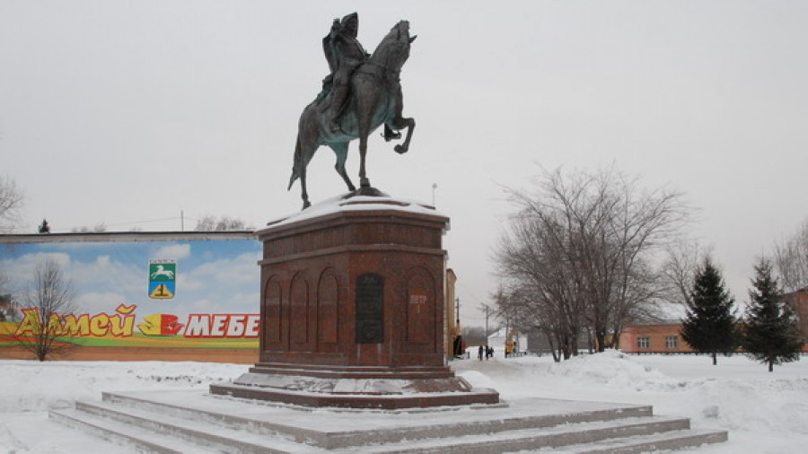 Памятник Петру I в Бийске.