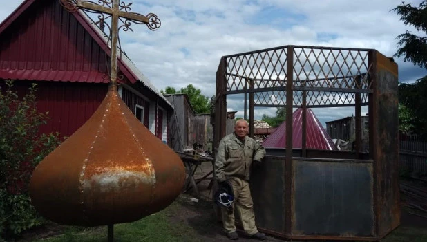 В Плотаве местные жители строят часовню.