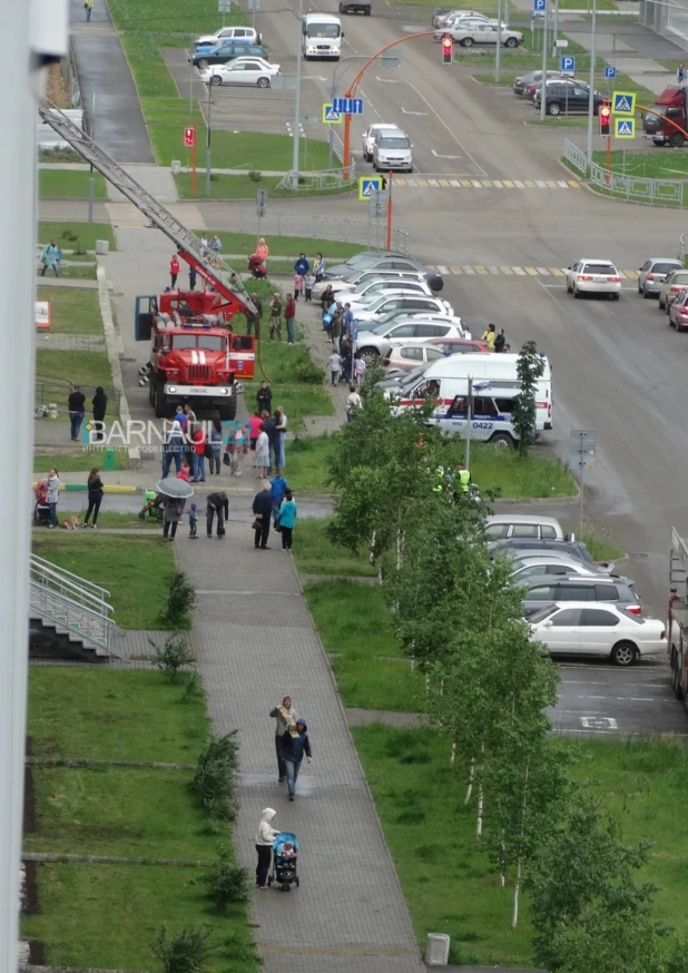 В Барнауле ликвидировали пожар в многоэтажке.