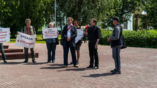 Митинг в защиту исторических памятников Барнаула.