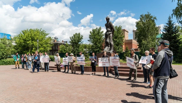 Митинг в защиту исторических памятников Барнаула.