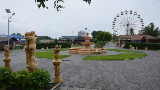 Фонтан в парке «Арлекино» .