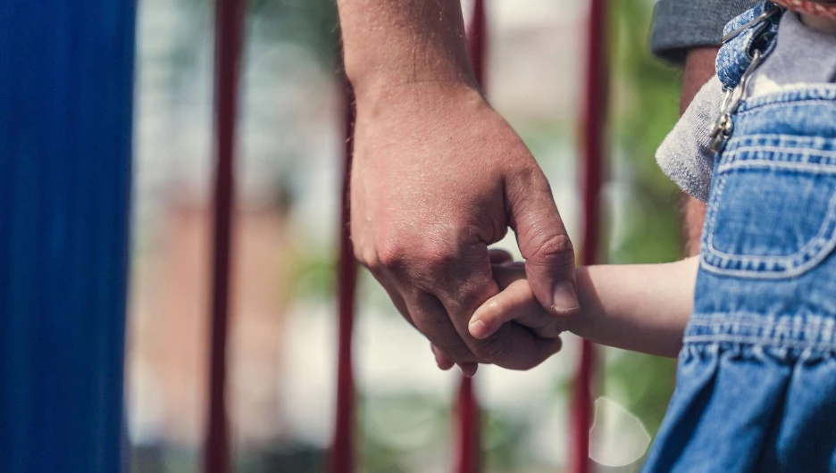В Госдуму внесут проект о запрете административного ареста отцов-одиночек