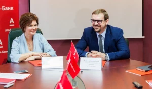 Главный управляющий директор Альфа-Банка Владимир Верхошинский и региональный управляющий Ирина Бубенко.