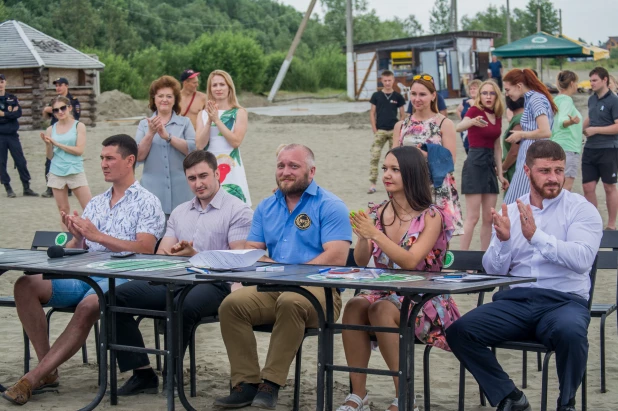 Открытие городского пляжа на острове Помазкин в Барнауле. 29 июня 2019 год