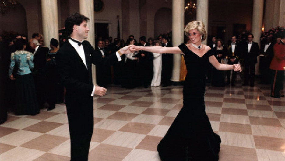 Принцесса Диана танцует с Джоном Траволтой на приёме в Белом доме, 9 ноября 1985.