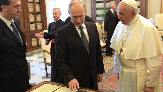 Владимир Путин в Ватикане у Папы Римского.
