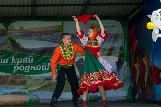 Чемпионат по переносу жен в Барнауле.