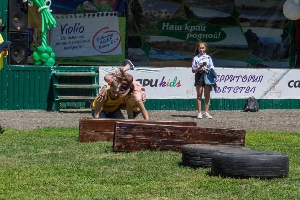 Чемпионат по переносу жен в Барнауле.