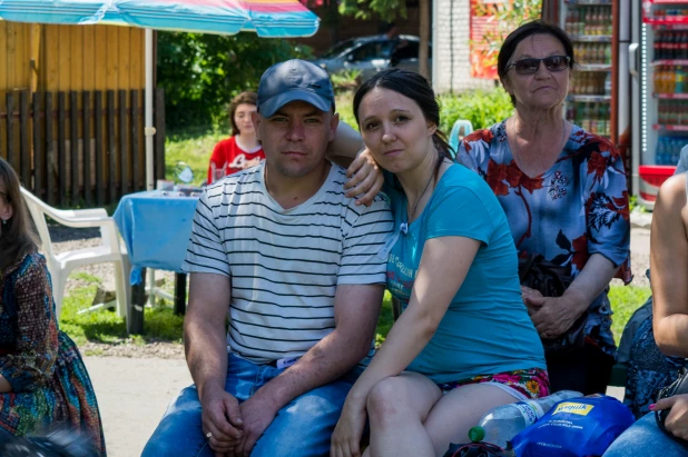 Чемпионат по переносу жен в Барнауле.