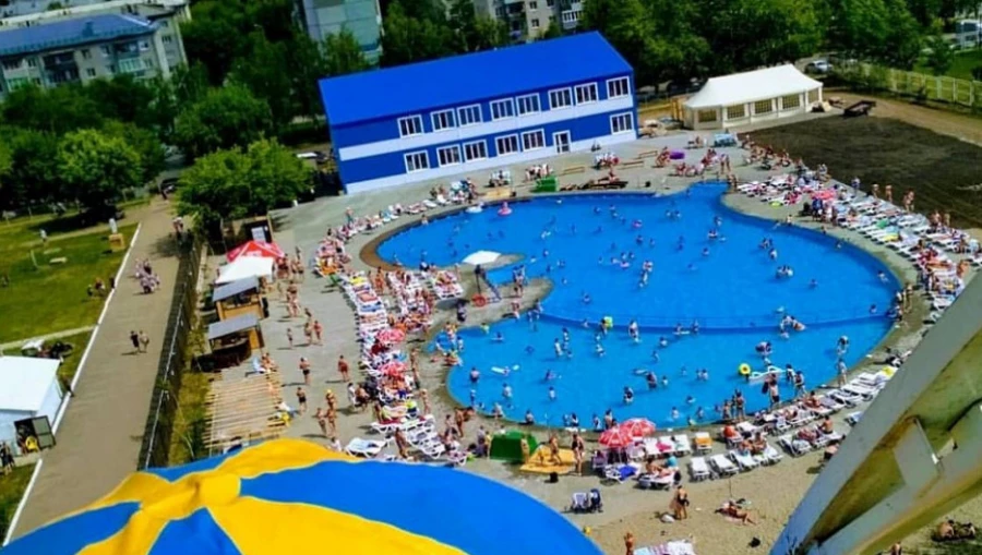 Бассейн в парке "Арлекино" Бассейн в парке "Арлекино"