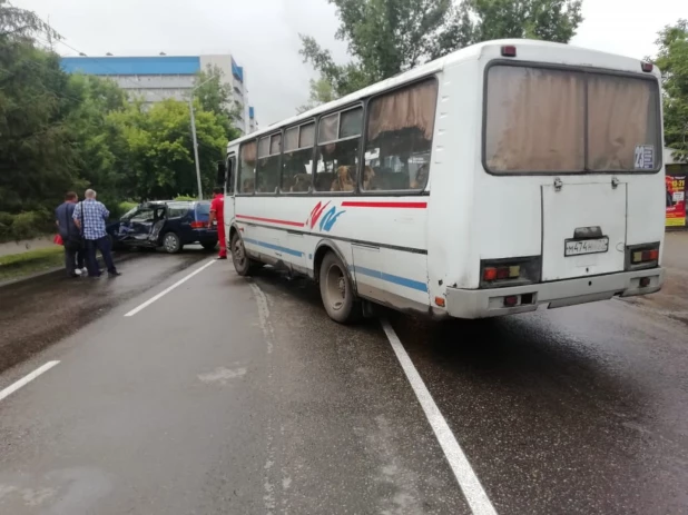 ДТП с пассажирским автобусом в Бийске.