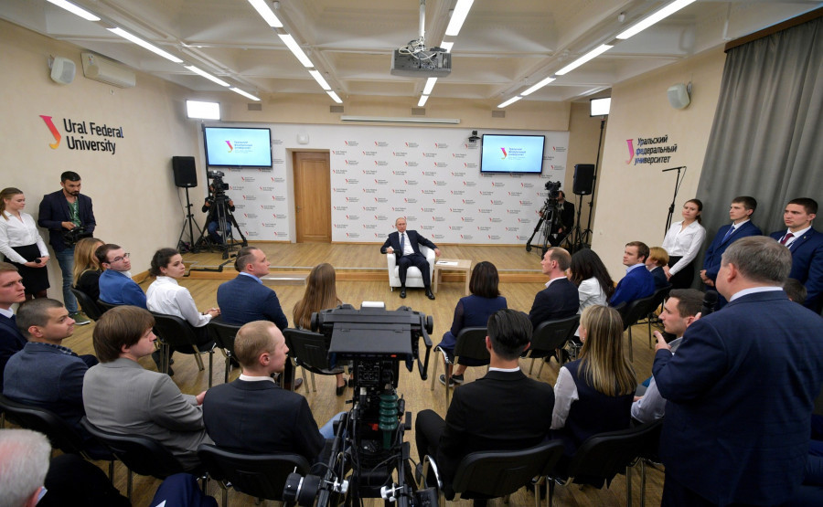 Владимир Путин на встрече со студентами в Екатеринбурге 