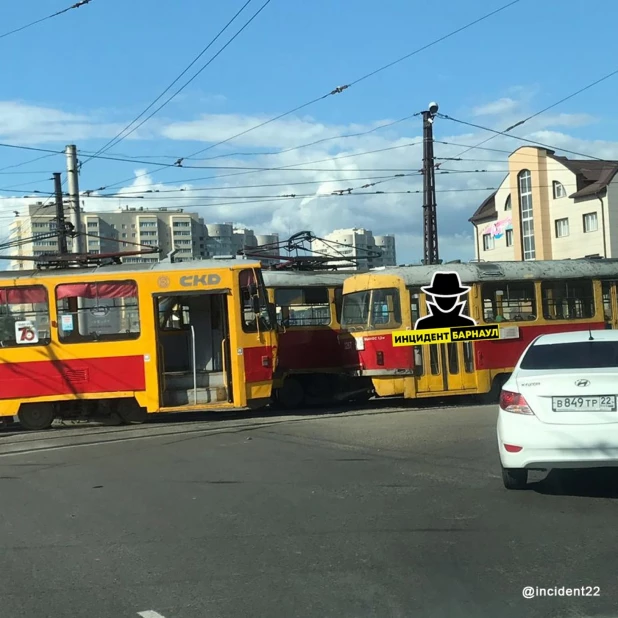 ДТП с участием трамваев 10 июля 2019 года. Барнаул, пересечение ул. Малахова и Гридасова.