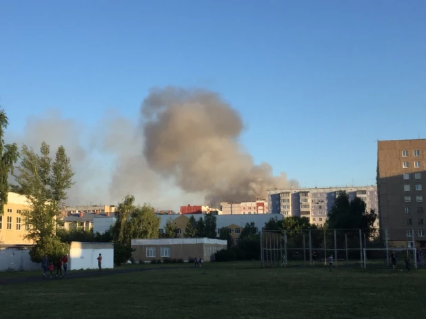 Пожар в жилом доме в Барнауле 10 июля 2019 года.