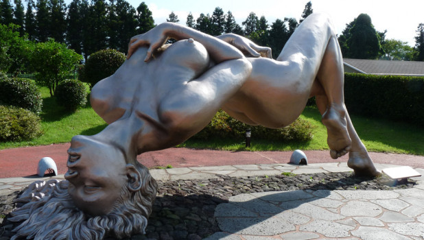 Скульптура "Желание" наострове Чиджу в Южной Корее.