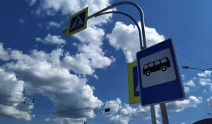 У пешеходных переходов Барнаула.