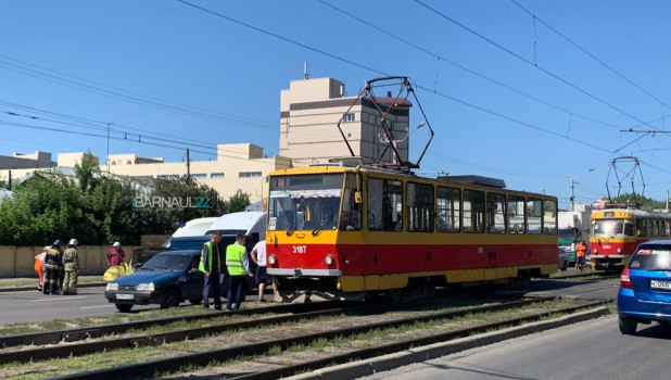 ДТП с трамваем на ул. Малахова.