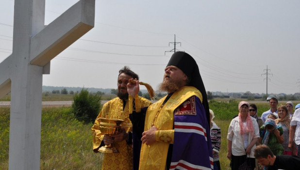У Рубцовска поставили новый поклонный крест.