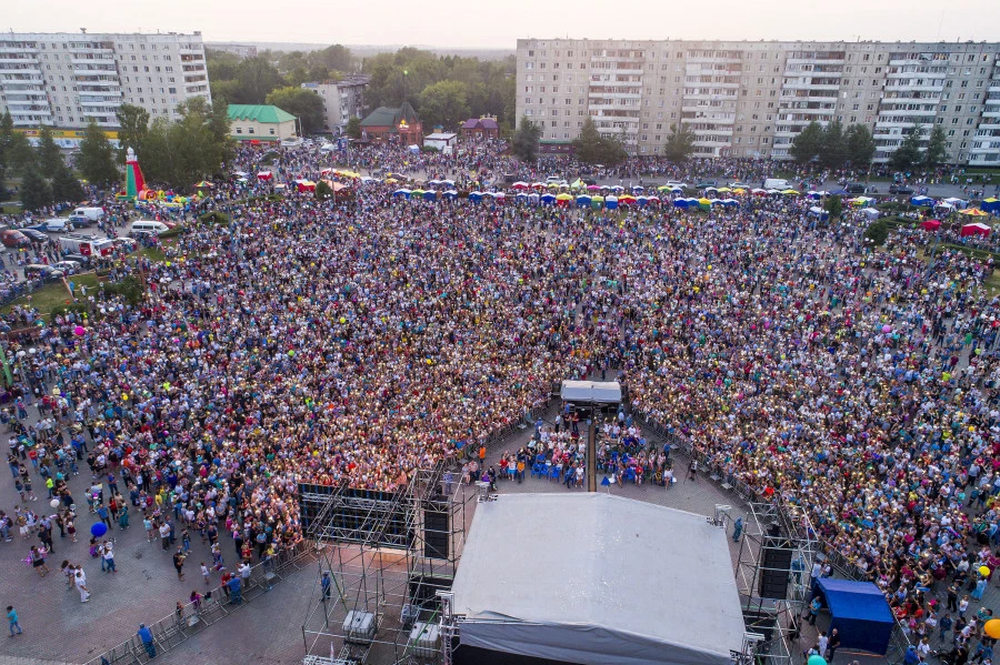 День металлурга.
