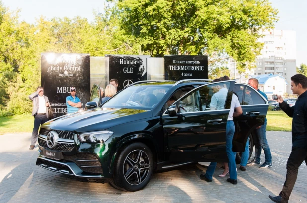 Презентация премиального внедорожника Mercedes-Benz.