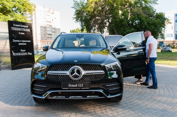 Презентация премиального внедорожника Mercedes-Benz.