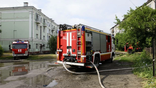 В Барнауле сгорело здание старой музыкальной школы.