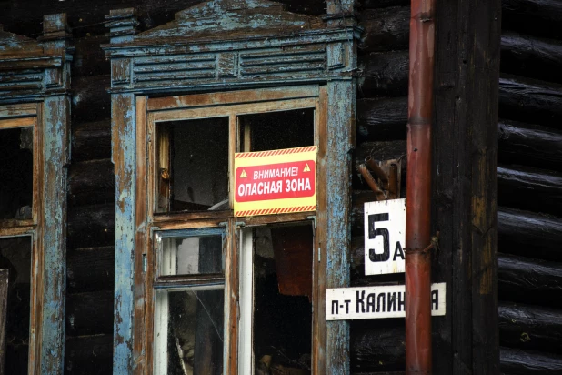 В Барнауле сгорело здание старой музыкальной школы.