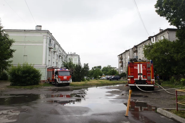 В Барнауле сгорело здание старой музыкальной школы.