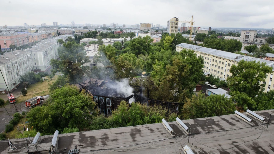 В Барнауле сгорело здание старой музыкальной школы.