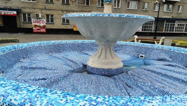 В Камне-на-Оби вспучило фонтан после ремонта