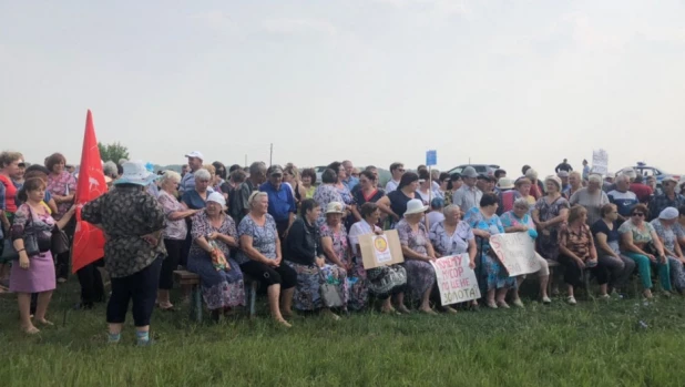 Митинг против "мусора по цене золота" в Топчихе.