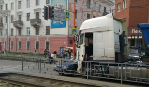 ДТП с фурой в Барнауле.