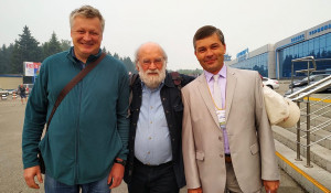 Сергей Мансков, Валерий Фомин и Алексей Бочаров в аэропорту Барнаула 23 июля.