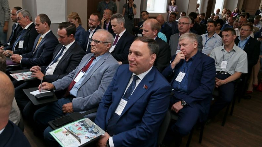 Стратегию развития промышленности обсудили на Барнаульском заводе АТИ. 18 июля 2019 года.