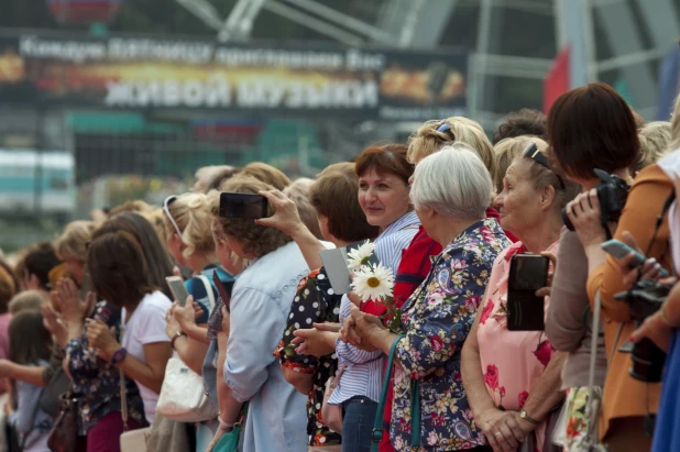 Звездные гости Шукшинского фестиваля-2019 прошли по красной дорожке.