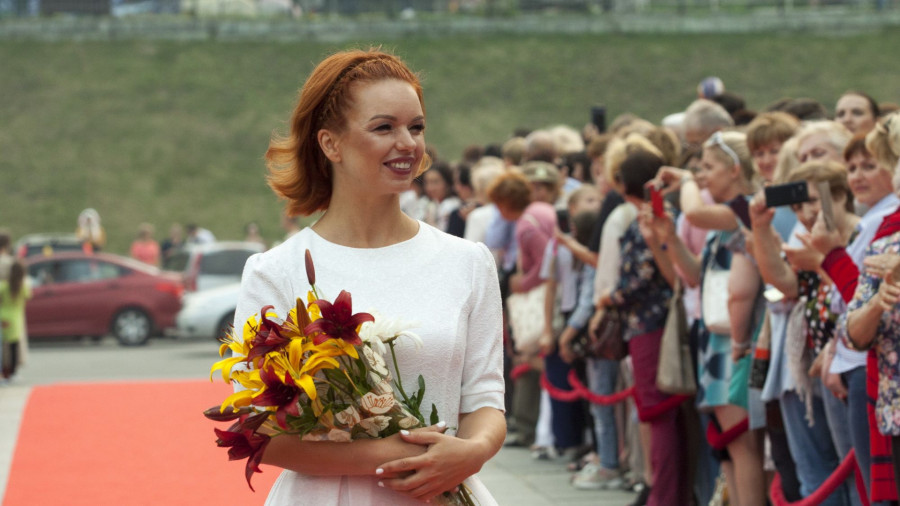 Алиса Гребенщикова прошла по красной дорожке Шукшинского фестиваля-2019.