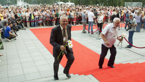 Звездные гости Шукшинского фестиваля-2019 прошли по красной дорожке.