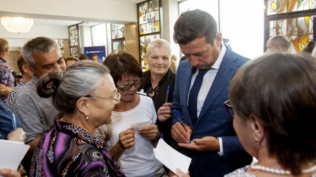 Звездные гости Шукшинского фестиваля-2019 прошли по красной дорожке.