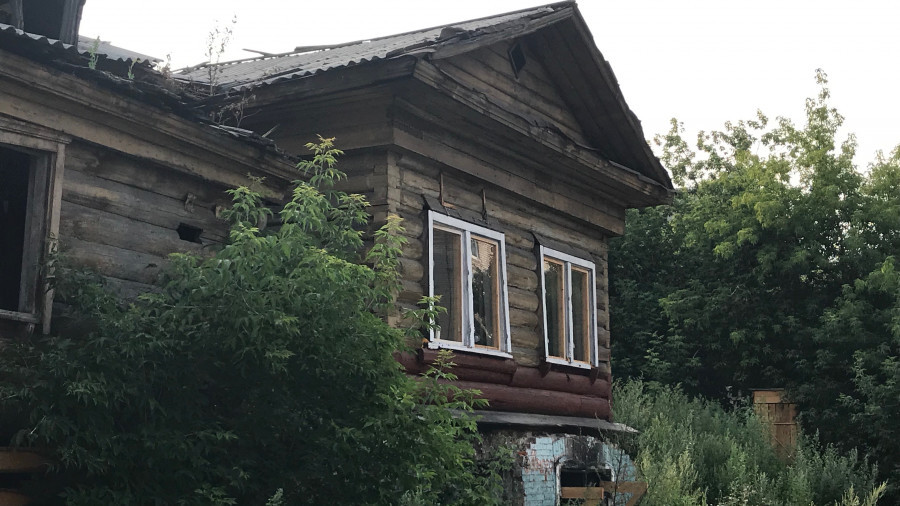 Здание в Барнауле, которое предположительно принадлежит гражданину Дании жители Москвы Нилу Смиту. Адресного указателя на нем нет.
