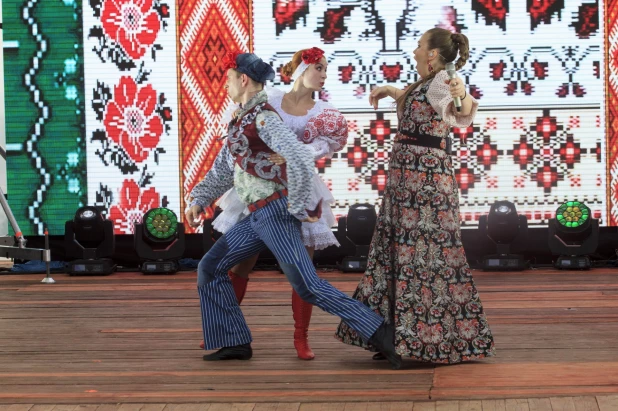 Марина Девятова на Шукшинском фестивале в Сростках.