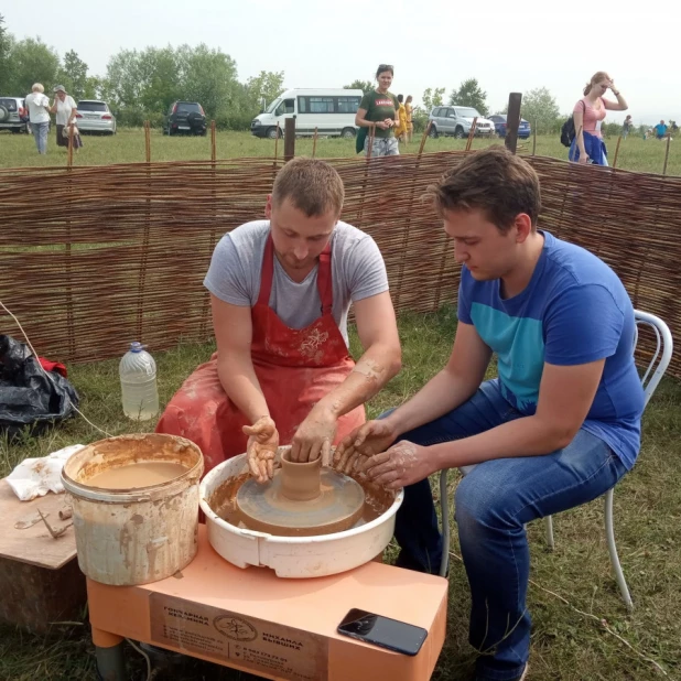 Торговля в Сростках.